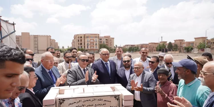 محافظ الإسكندرية ونقيب المهندسين يضعان حجر الأساس للنادي الجديد ببرج العرب