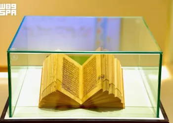 عمره يتجاوز ألف عام.. مصحف نادر يزين مقتنيات معرض «اقرأ» بالمسجد الحرام 2 - جريدة الجمهورية عمره يتجاوز ألف عام.. مصحف نادر يزين مقتنيات معرض «اقرأ» بالمسجد الحرام