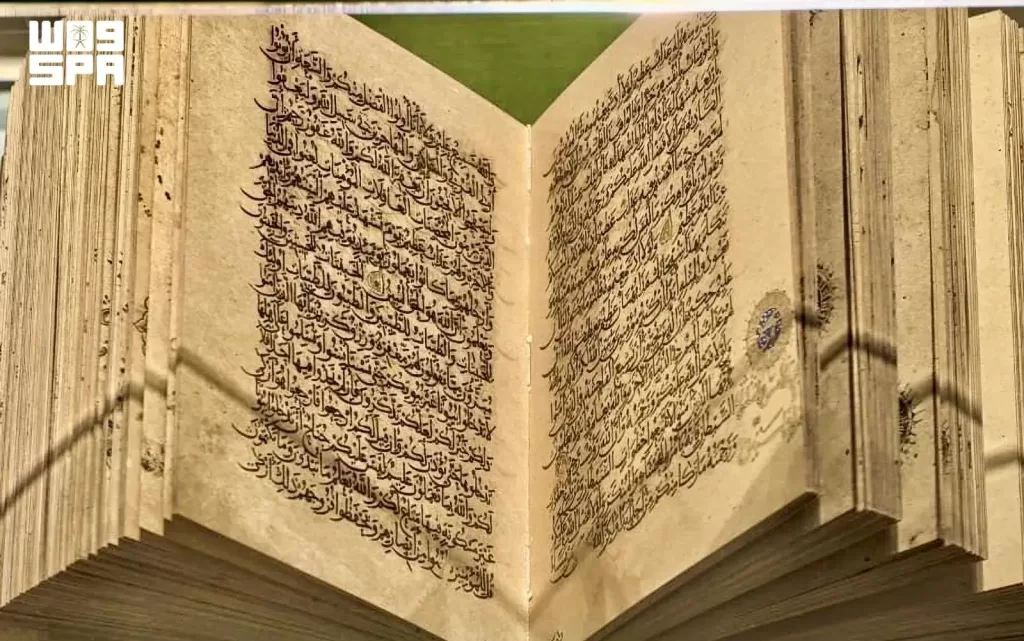 عمره يتجاوز ألف عام.. مصحف نادر يزين مقتنيات معرض «اقرأ» بالمسجد الحرام 2 - جريدة الجمهورية WhatsApp Image 2026 07 16 at 2.00.05 PM - جريدة الجمهورية