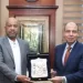 محافظ المنيا يمنح رئيس «أحمس» درع المحافظة تقديرًا لإسهامات الشركة التنموية والمجتمعية 16 - جريدة الجمهورية محافظ أسيوط: إزالة 15 إعلانًا عشوائيًا وغير مرخص بمركز الفتح وتحرير 8 محاضر للمخالفين