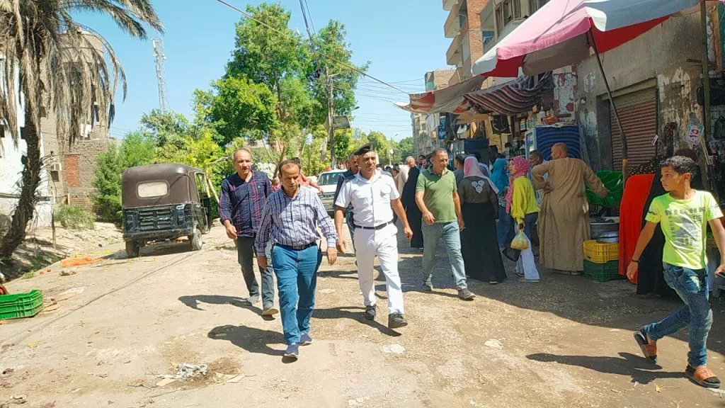 محافظ أسيوط: إزالة 15 إعلانًا عشوائيًا وغير مرخص بمركز الفتح وتحرير 8 محاضر للمخالفين 4 - جريدة الجمهورية WhatsApp Image 2026 07 18 at 2.05.22 PM - جريدة الجمهورية