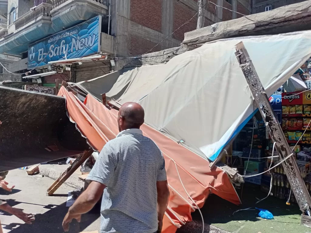 حملات صباحية ومسائية بالإسكندرية لفرض الانضباط بالشارع السكندري إزالة والتحفظ على 6986 حالة إشغال بالأسواق والشوارع 6 - جريدة الجمهورية WhatsApp Image 2026 07 18 at 2.13.04 PM - جريدة الجمهورية