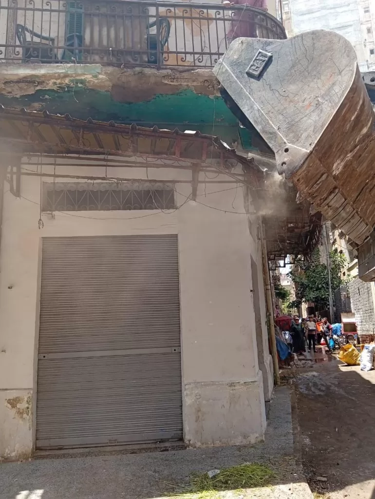 حملات صباحية ومسائية بالإسكندرية لفرض الانضباط بالشارع السكندري إزالة والتحفظ على 6986 حالة إشغال بالأسواق والشوارع 4 - جريدة الجمهورية WhatsApp Image 2026 07 18 at 2.13.12 PM - جريدة الجمهورية