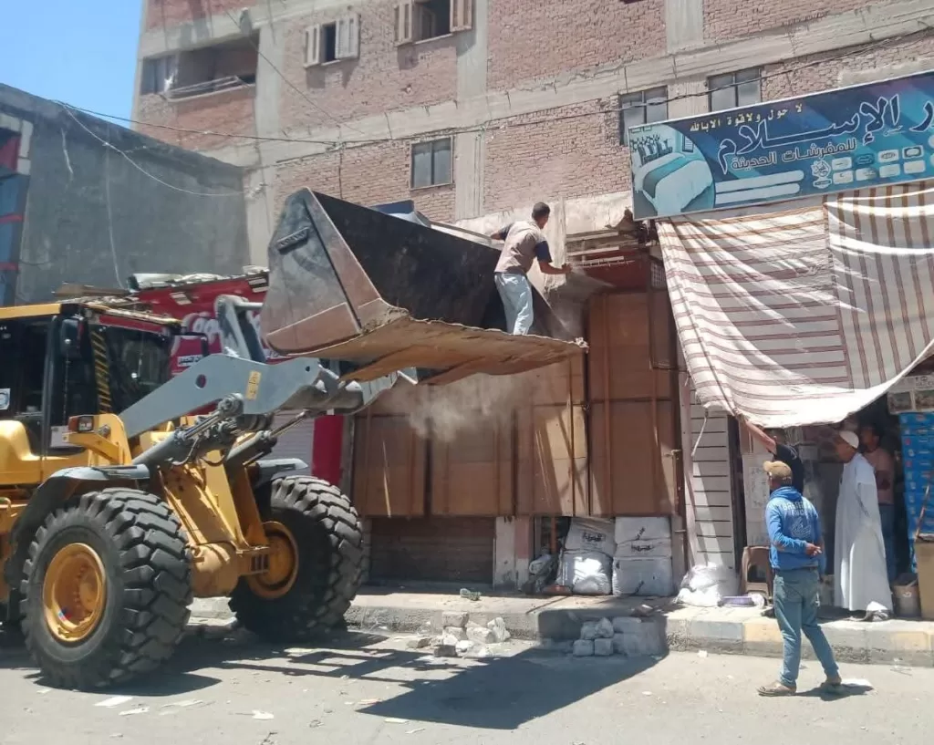 حملات صباحية ومسائية بالإسكندرية لفرض الانضباط بالشارع السكندري إزالة والتحفظ على 6986 حالة إشغال بالأسواق والشوارع 3 - جريدة الجمهورية WhatsApp Image 2026 07 18 at 2.13.16 PM - جريدة الجمهورية