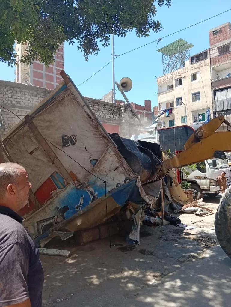 حملات صباحية ومسائية بالإسكندرية لفرض الانضباط بالشارع السكندري إزالة والتحفظ على 6986 حالة إشغال بالأسواق والشوارع 2 - جريدة الجمهورية WhatsApp Image 2026 07 18 at 2.13.17 PM - جريدة الجمهورية