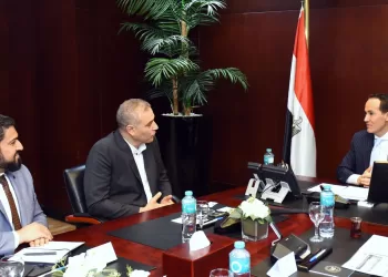 «الاستثمار» تبحث خطط التوسع التكنولوجي لـ «جارديان جلاس» العالمية في مصر 3 - جريدة الجمهورية «الاستثمار» تبحث خطط التوسع التكنولوجي لـ «جارديان جلاس» العالمية في مصر