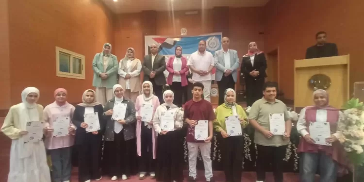تحت عنوان «يوم التفوق».. إدارة شمال السويس التعليمية تكرم أوائل الشهادة الإعدادية