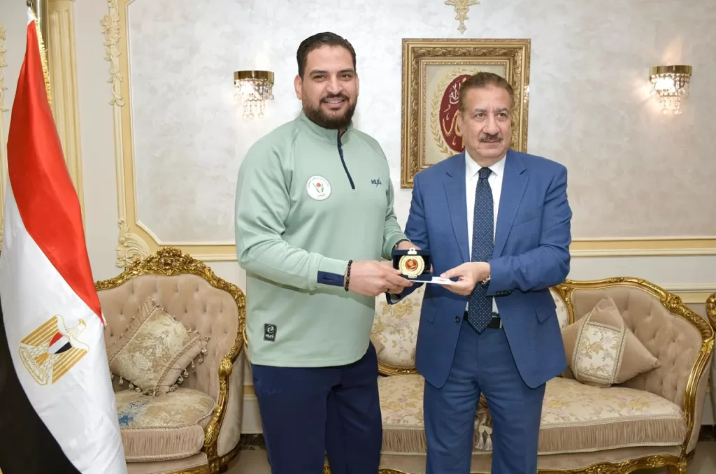 محافظ بورسعيد يكرم أبطال نادي الحرية لذوي الهمم بعد التتويج ببطولة الدوري الممتاز للكرة الطائرة جلوس