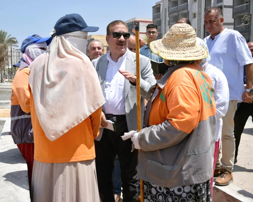 في لفتة إنسانية.. محافظ بورسعيد يوزع كوبونات مواد غذائية على عمال النظافة 7 - جريدة الجمهورية WhatsApp Image 2026 07 23 at 6.49.19 PM 2 - جريدة الجمهورية