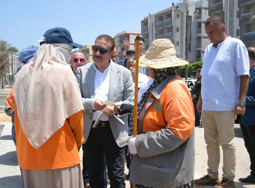 في لفتة إنسانية.. محافظ بورسعيد يوزع كوبونات مواد غذائية على عمال النظافة 9 - جريدة الجمهورية WhatsApp Image 2026 07 23 at 6.49.20 PM 1 - جريدة الجمهورية