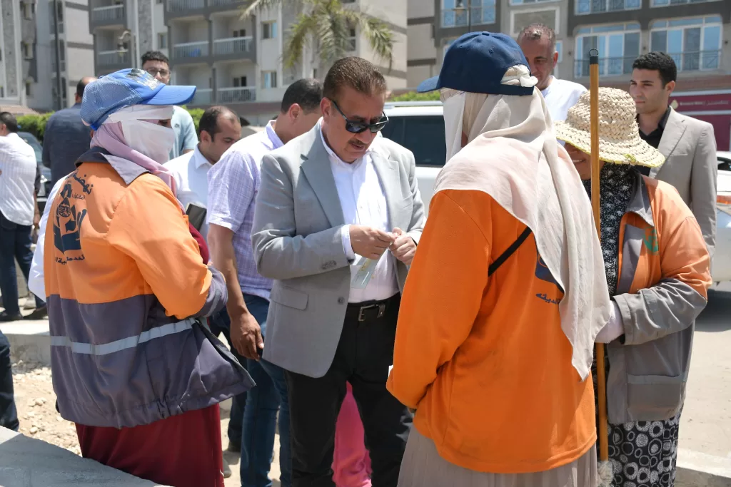 في لفتة إنسانية.. محافظ بورسعيد يوزع كوبونات مواد غذائية على عمال النظافة 11 - جريدة الجمهورية WhatsApp Image 2026 07 23 at 6.49.20 PM 3 - جريدة الجمهورية