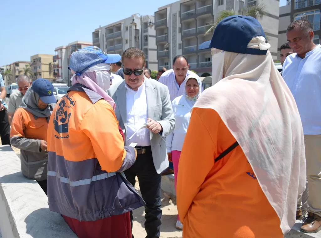في لفتة إنسانية.. محافظ بورسعيد يوزع كوبونات مواد غذائية على عمال النظافة 12 - جريدة الجمهورية WhatsApp Image 2026 07 23 at 6.49.20 PM 4 - جريدة الجمهورية