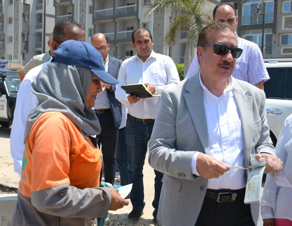 في لفتة إنسانية.. محافظ بورسعيد يوزع كوبونات مواد غذائية على عمال النظافة 13 - جريدة الجمهورية WhatsApp Image 2026 07 23 at 6.49.20 PM 5 - جريدة الجمهورية