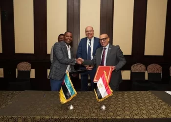مصر وموزمبيق توقعان مذكرة تفاهم للتعاون الفني بقطاع الطيران المدني