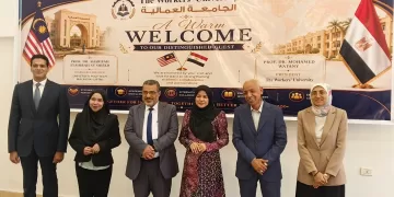 الجامعة العمالية تستقبل نائب رئيس جامعة «بولي تيك» الماليزية لبحث سبل التعاون الأكاديمي