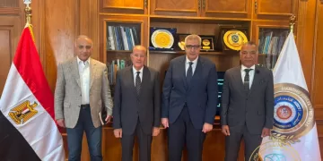 مطالب بخفض القبول بكليات طب الأسنان ووقف إنشاء كليات جديدة
