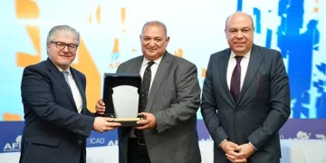 وزير الطيران المدني يكرم محمد رحمة لاختياره مديرًا إقليميًا للإيكاو بالشرق الأوسط