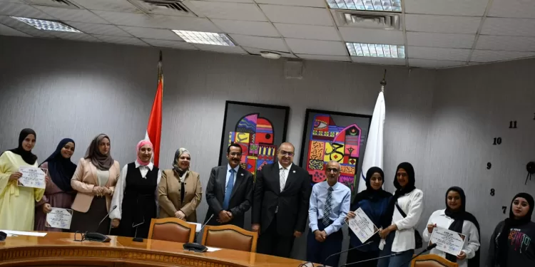 جامعة العاصمة تكرم طلابها الفائزين في مسابقة «الطالب الأعلى إنجازًا» بمشروع محو الأمية