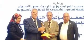 اتحاد الإعلاميين الأفريقي الآسيوي يكرّم الكاتب الصحفي عطية عيسوي تقديراً لمسيرته المهنية