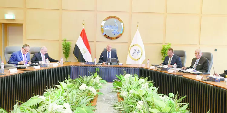 خطة للوصول بالأسطول التجارى المصرى إلى 40 سفينة