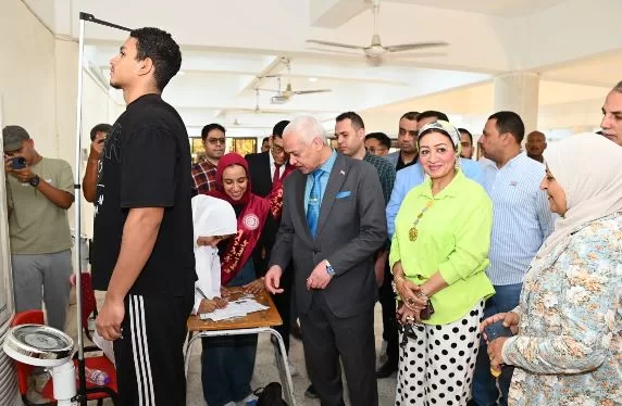 رئيس جامعة أسيوط يتفقد سير أعمال الكشف الطبي للطلاب المستجدين للعام الجامعي 2026/2027 2 - جريدة الجمهورية 1 187 - جريدة الجمهورية