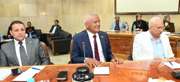 جامعة أسيوط تبحث تعزيز التعاون مع أعضاء مجلسي النواب والشيوخ لتطوير المنظومتين التعليمية والطبية 12 - جريدة الجمهورية 12 4 - جريدة الجمهورية
