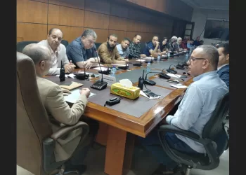 اجتماع موسع لمناقشة آليات عمل لجنة المرور الميداني على المنشآت الصناعية «المرخصة وغير المرخصة» بالدقهلية