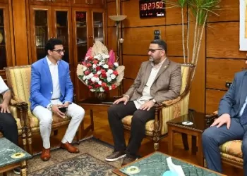 رئيس جامعة أسيوط يستقبل لجنة «الأعلى للجامعات» بكلية الفنون الجميلة
