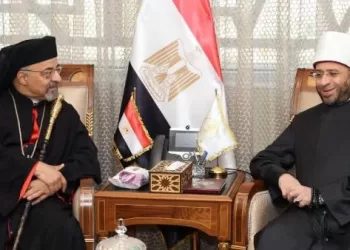 وزير الأوقاف يبحث مع بطريرك الكاثوليك سبل التعاون في تنمية أموال الوقف