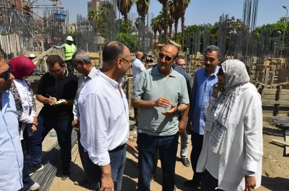 محافظ أسيوط يتفقد أعمال إنشاء المبنى الإداري والمركز التكنولوجي الجديد بحي شرق