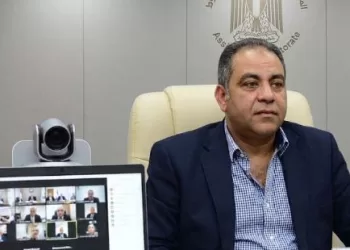 وكيل وزارة الصحة بأسيوط يعقد اجتماعًا عاجلًا مع رؤساء «فرق المعايشة» بالمستشفيات