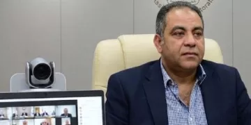 وكيل وزارة الصحة بأسيوط يعقد اجتماعًا عاجلًا مع رؤساء «فرق المعايشة» بالمستشفيات