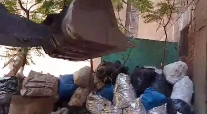 محافظ الجيزة يوجه بتكثيف الحملات البيئية وحي الطالبية يغلق ويُزيل مخازن خردة مخالفة 3 - جريدة الجمهورية 2 52 - جريدة الجمهورية