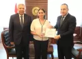 وزير التعليم العالي يكرم «هيا عمرو» لشجاعتها في تقديم الإسعافات لمصابي حادث «أرابيلا بلازا»