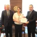 وزير التعليم العالي يكرم «هيا عمرو» لشجاعتها في تقديم الإسعافات لمصابي حادث «أرابيلا بلازا» 8 - جريدة الجمهورية وزير التعليم العالي يكرم «هيا عمرو» لشجاعتها في تقديم الإسعافات لمصابي حادث «أرابيلا بلازا»