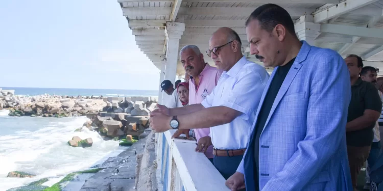 محافظ الإسكندرية يتابع إزالة إحدى المنشآت بطريق الكورنيش بـ «سبورتنج» عقب انتهاء التعاقد