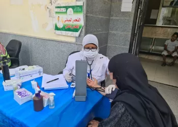 الكشف على 1087 مواطنًا في قافلة طبية بنجع الغرابيل في الدلنجات