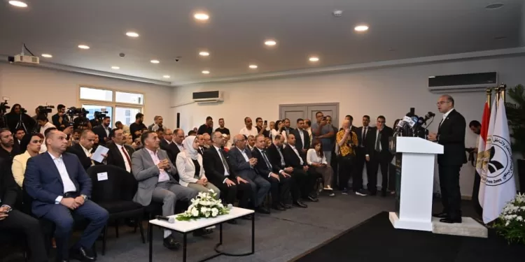 وزراء «الاستثمار» و«العمل» و«محافظ القليوبية» يفتتحون مركز خدمات المستثمرين بالمنطقة الاستثمارية في بنها