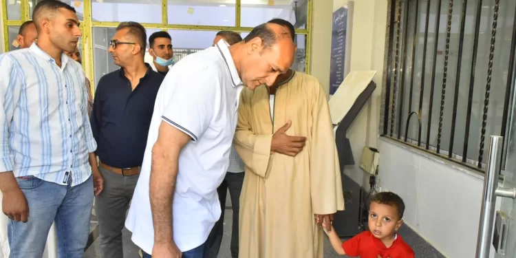 محافظ أسيوط يتفقد وحدة طب أسرة سكرة بمنفلوط في جولة مفاجئة عقب بدء تشغيلها 1 - جريدة الجمهورية محافظ أسيوط يتفقد وحدة طب أسرة سكرة بمنفلوط في جولة مفاجئة عقب بدء تشغيلها
