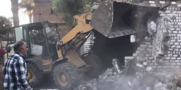 محافظ أسيوط: حملات حاسمة بأبنوب وأسيوط وحي شرق لإزالة 9 حالات تعد ومخالفة بناء.. لا تهاون مع المخالفين