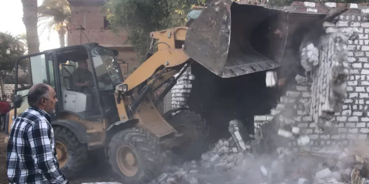 محافظ أسيوط: حملات حاسمة بأبنوب وأسيوط وحي شرق لإزالة 9 حالات تعد ومخالفة بناء.. لا تهاون مع المخالفين 1 - جريدة الجمهورية محافظ أسيوط: حملات حاسمة بأبنوب وأسيوط وحي شرق لإزالة 9 حالات تعد ومخالفة بناء.. لا تهاون مع المخالفين