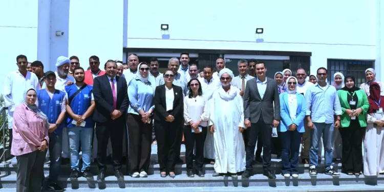 محافظ البحيرة ورئيس اللجنة الطبية العليا والاستغاثات بمجلس الوزراء تتفقدان القافلة الطبية بالوحدة 1 - جريدة الجمهورية محافظ البحيرة ورئيس اللجنة الطبية العليا والاستغاثات بمجلس الوزراء تتفقدان القافلة الطبية بالوحدة