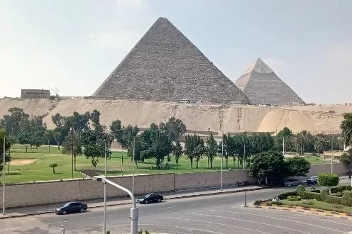 استمرار أعمال التطوير وتجميل المحيط السياحي بالهرم 5 - جريدة الجمهورية 4 110 - جريدة الجمهورية