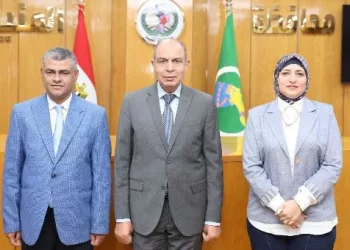 محافظ المنيا يكرم وكيل وزارة الصحة السابق ويستقبل وكيلة الوزارة الجديدة
