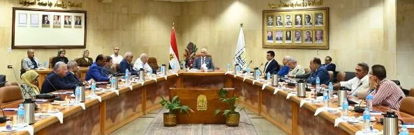 جامعة أسيوط تبحث تعزيز التعاون مع أعضاء مجلسي النواب والشيوخ لتطوير المنظومتين التعليمية والطبية 3 - جريدة الجمهورية 5 44 - جريدة الجمهورية