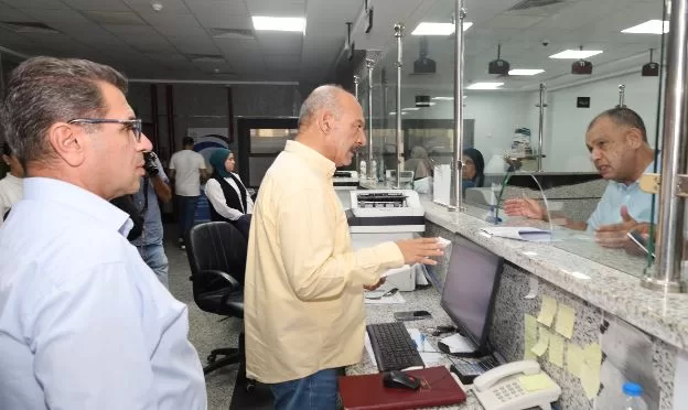 محافظ السويس يتفقد المركز التكنولوجي ويستمع لشكاوى المواطنين ويوجه بحلول عاجلة 2 - جريدة الجمهورية 5 8 - جريدة الجمهورية