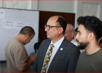 رئيس جامعة حلوان الأهلية يتفقد فعاليات استقبال الطلاب المتقدمين للجامعة