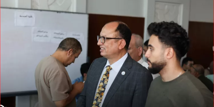 رئيس جامعة حلوان الأهلية يتفقد فعاليات استقبال الطلاب المتقدمين للجامعة