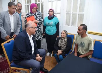 محافظ الإسكندرية يستجيب لمطلب سيدة من ذوي الهمم بتوفير كرسي كهربائي للذهاب والاستمتاع بالكورنيش