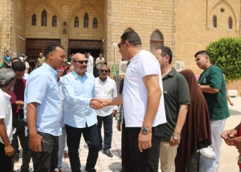 محافظ السويس يؤدي صلاة الجمعة وسط أهالي حي فيصل ويتابع مطالبهم الخدمية 4 - جريدة الجمهورية محافظ السويس يؤدي صلاة الجمعة وسط أهالي حي فيصل ويتابع مطالبهم الخدمية